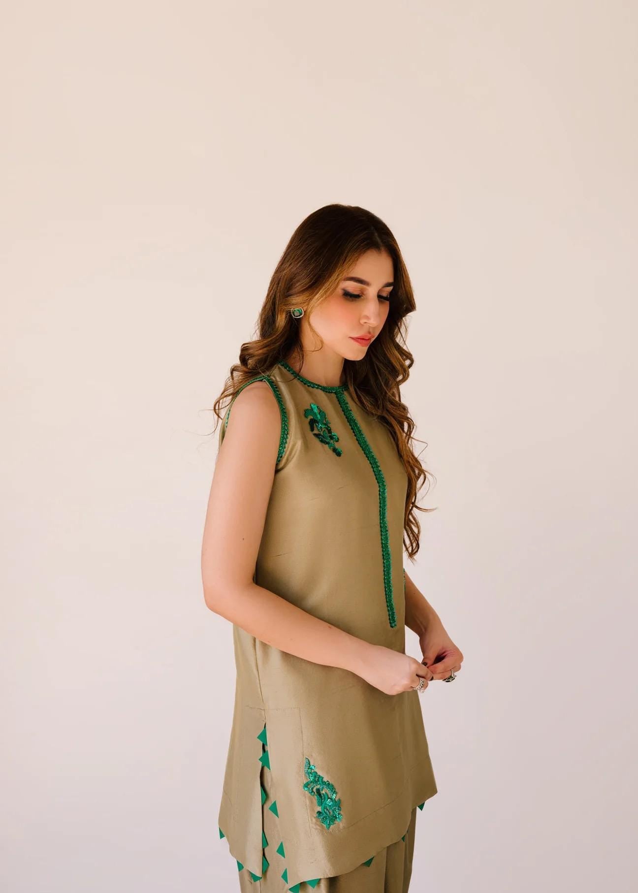 Dip n Dye Silk Farshi Suit: beige shalwar kameez with Emerald Green Embroidered Chiffon Dupatta best for UK USA lovers