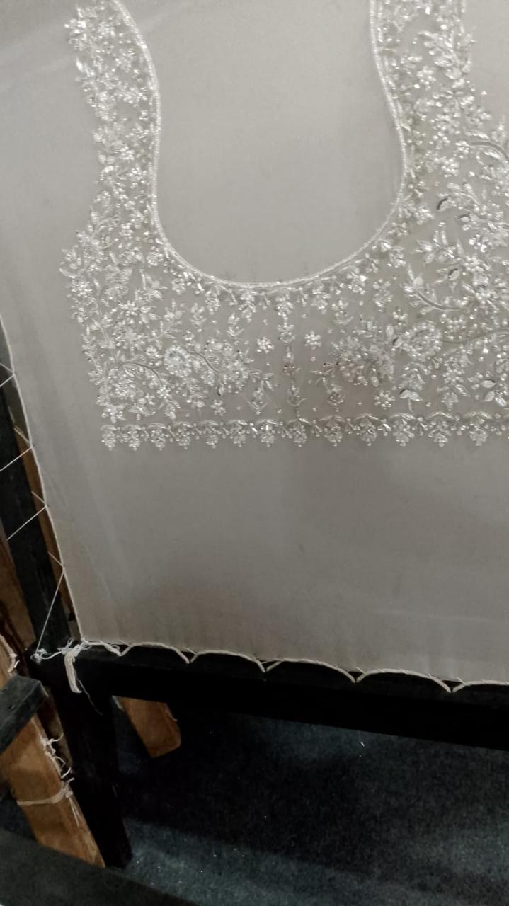 Luxury Classic Pakistani Bridal Dress – Heavily Embellished with Zardozi, Pearls & Crystals