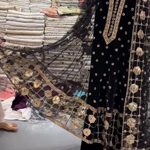 Unique style,custom designs-Loved in the UK-USA,Canada & Australia-our dupattas are perfect for Eid, bridesmaid weddings bride entrance look